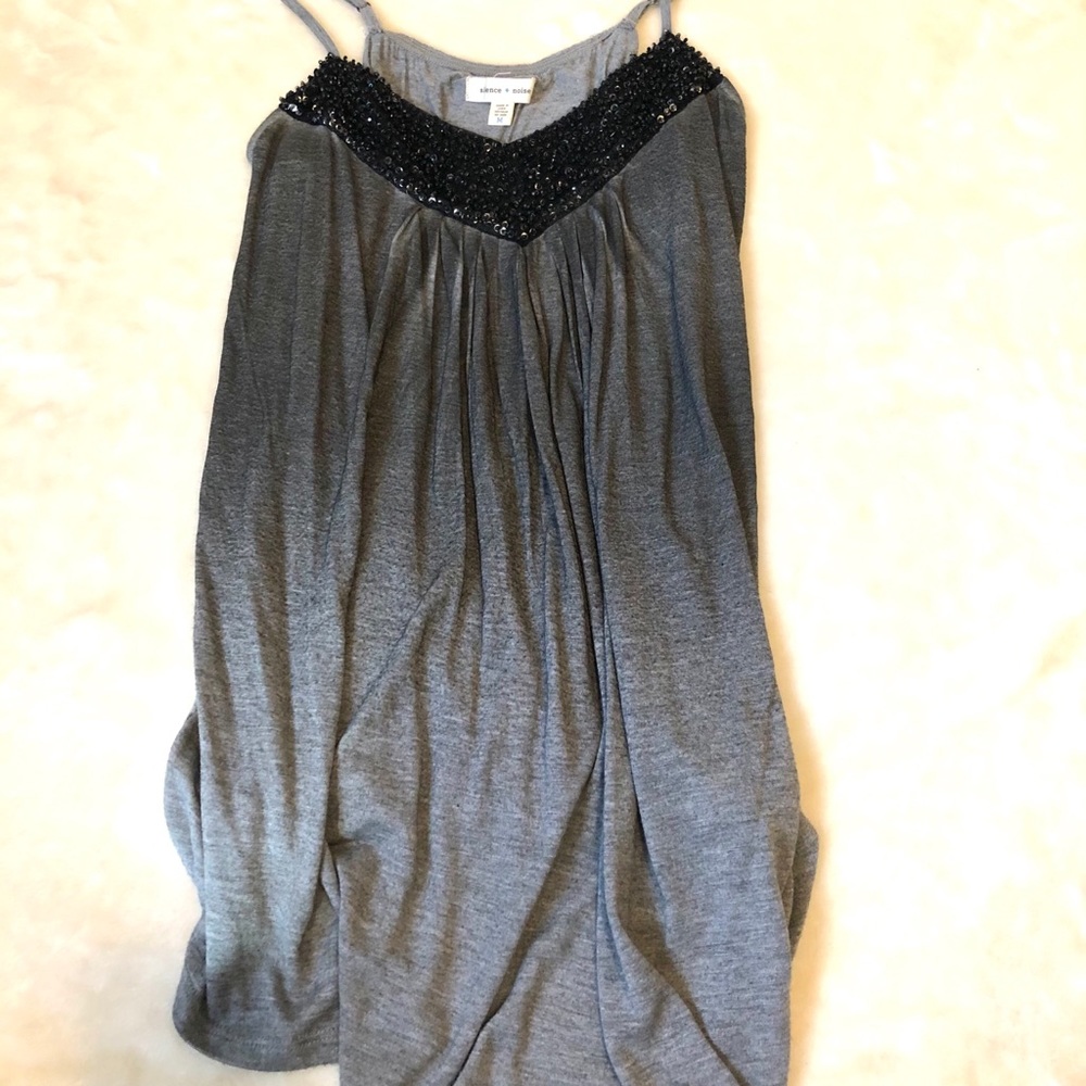 🌷 3/$10 Ombré Tank with Sequin Neckline
